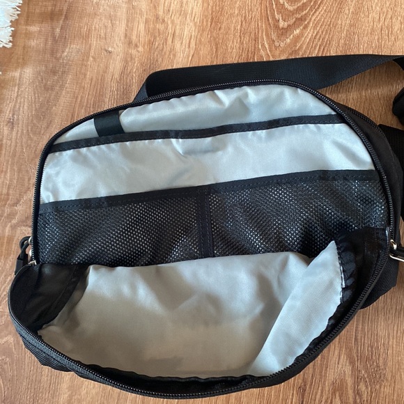 SOLD *** Vintage Fanny Pack - Picture 5 of 9